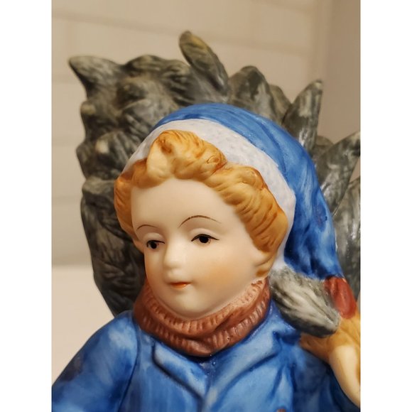 Vintage Avon Christmas Memories 1981 Porcelain Figurine - Picture 6 of 16